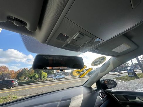 Used 2015 Volkswagen Golf Launch Edition image 22