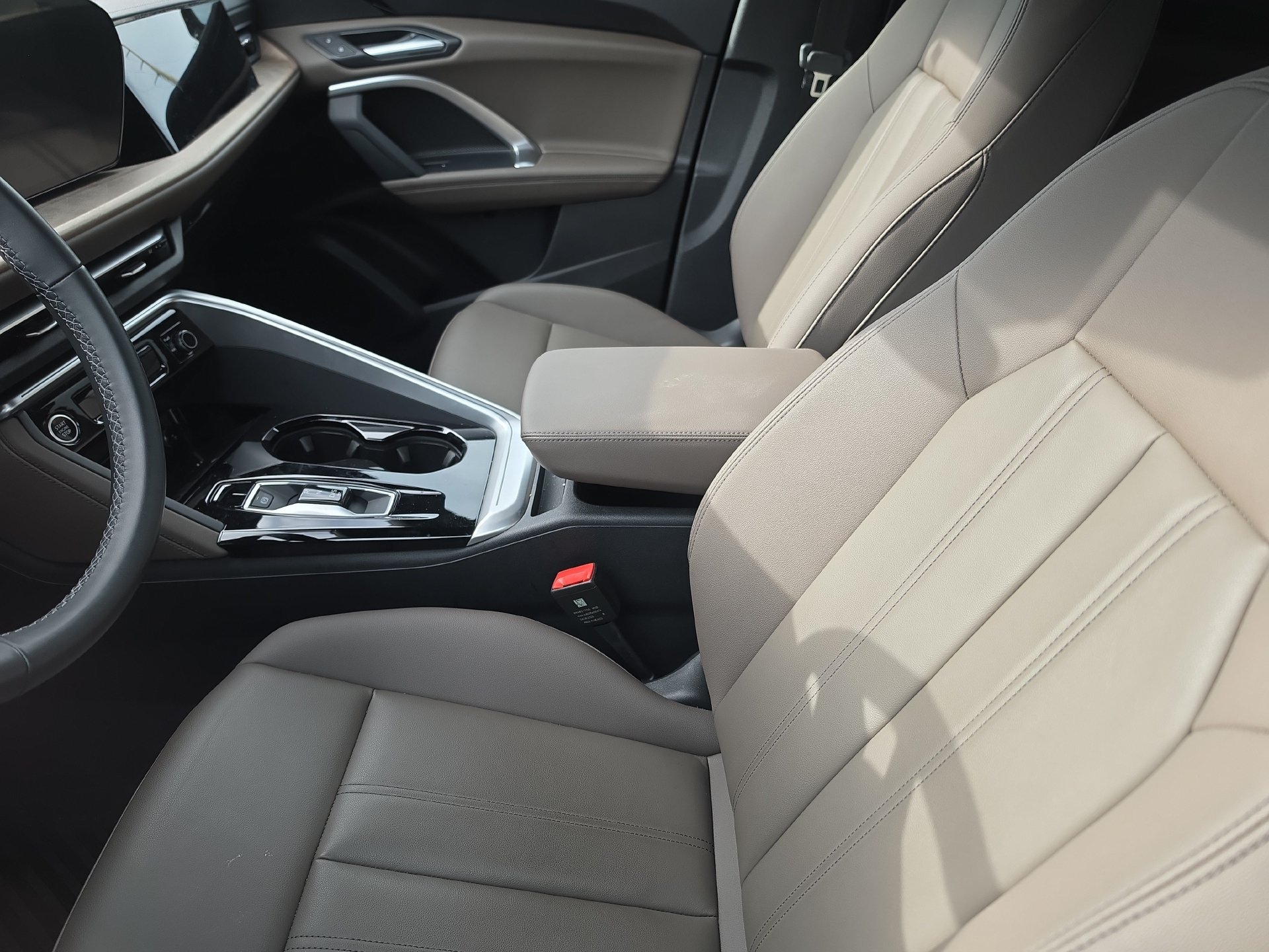Certified 2025 Audi Q5 Premium w/ Convenience Package AWD/4WD image 10
