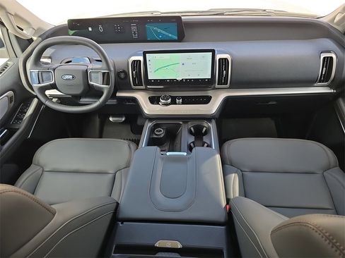 New 2025 Ford Expedition Active image 9