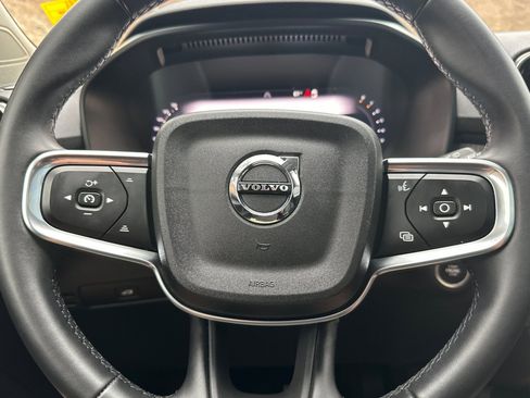 Certified 2024 Volvo XC40 B5 Plus w/ Climate Package AWD/4WD image 28