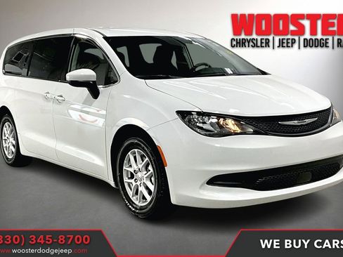 Used 2023 Chrysler Voyager LX image 1