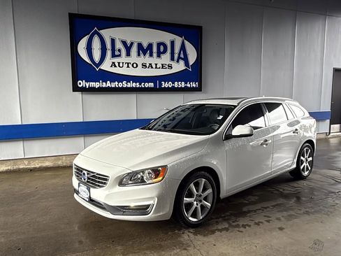 Used 2016 Volvo V60 T5 Premier image 1