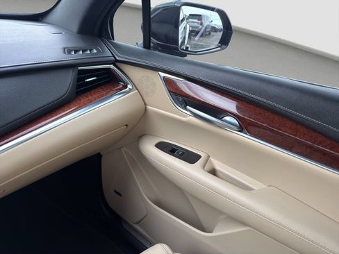 Used 2019 Cadillac XT5 Luxury FWD image 17