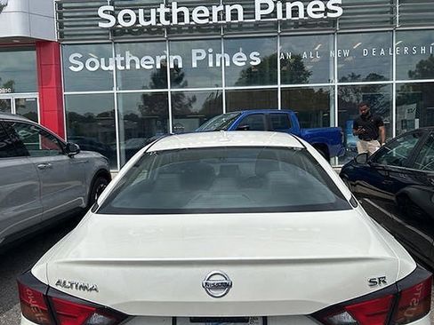 Used 2020 Nissan Altima 2.5 SR w/ Premium Package FWD image 8