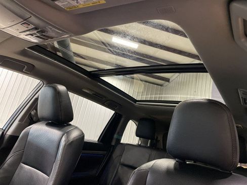 Used 2019 Toyota Highlander Limited Platinum AWD/4WD image 25