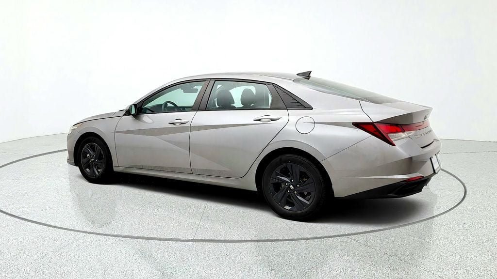 Used 2021 Hyundai Elantra SEL w/ Convenience Package FWD image 7
