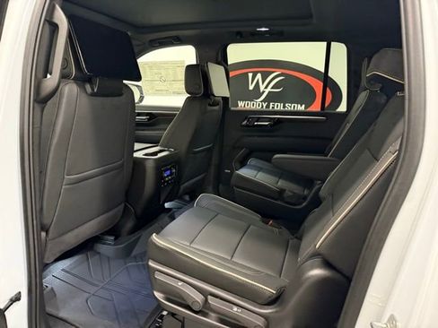 New 2026 Chevrolet Suburban Premier image 18