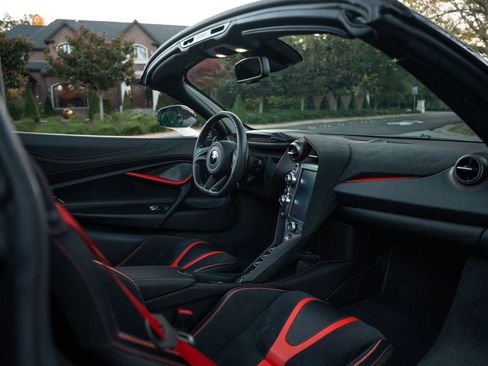 Used 2021 McLaren 720S Spider image 45