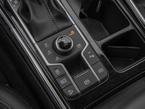 Certified 2025 Kia Sorento SX image 18