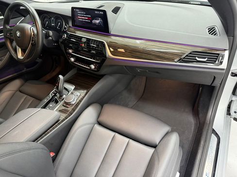 Used 2019 BMW 530e w/ Convenience Package image 39