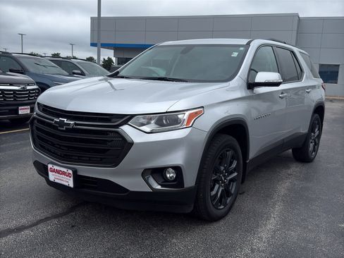Used 2018 Chevrolet Traverse RS FWD image 2
