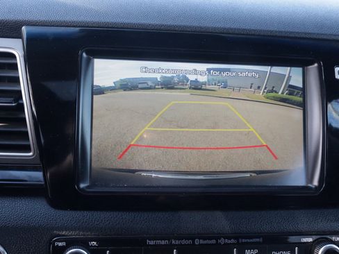 Used 2017 Kia Niro Touring image 27