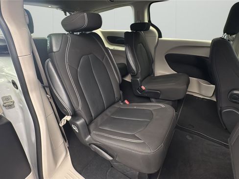 Used 2023 Chrysler Voyager LX FWD image 15