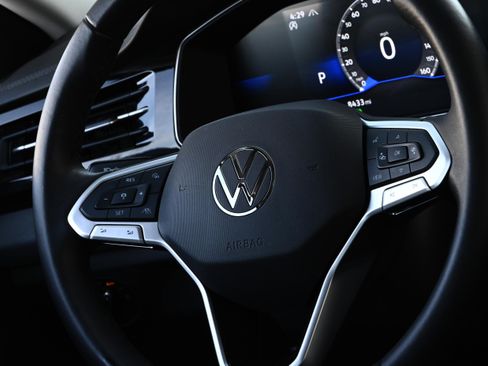 Used 2025 Volkswagen Jetta SE w/ Sunroof Package image 29