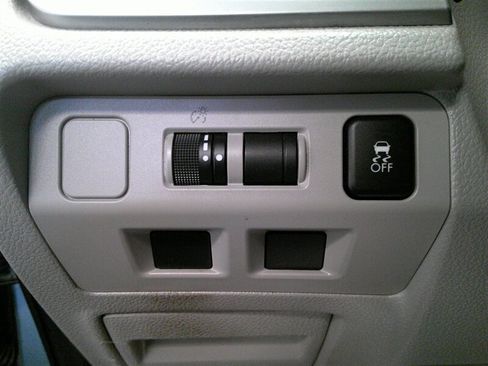 Used 2017 Subaru Forester 2.5i Premium w/ All-Weather Package image 25