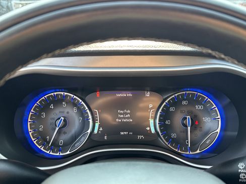 Used 2022 Chrysler Pacifica Touring-L image 31