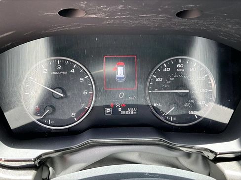 Used 2025 Subaru Outback AWD/4WD image 12