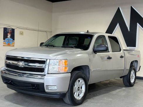 Used 2007 Chevrolet Silverado 1500 LT w/ 1LT Convenience Package image 1