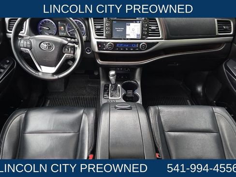 Used 2018 Toyota Highlander XLE image 12