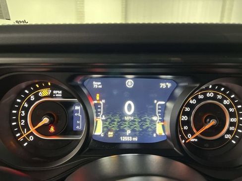 Used 2026 Jeep Wrangler Unlimited Rubicon AWD/4WD image 12