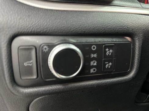 Used 2020 Ford Explorer XLT image 20