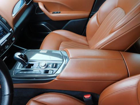 Used 2017 Maserati Levante w/ Luxury Package image 40