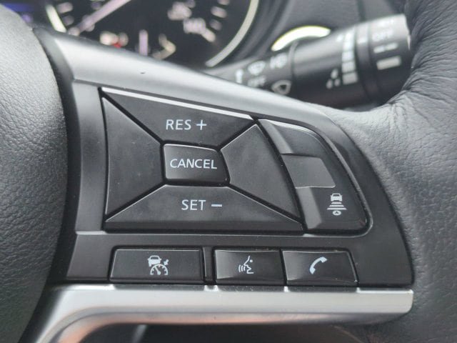 Used 2018 Nissan Rogue SV w/ Premium Package AWD/4WD image 26