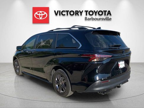 Used 2024 Toyota Sienna XLE Woodland Edition AWD/4WD image 3