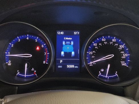 Used 2020 Toyota C-HR XLE FWD image 23