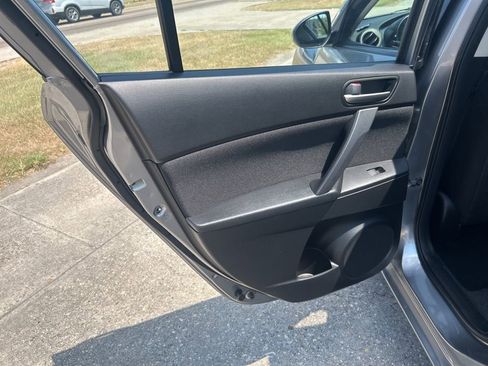 Used 2010 MAZDA MAZDA3 i Touring image 13