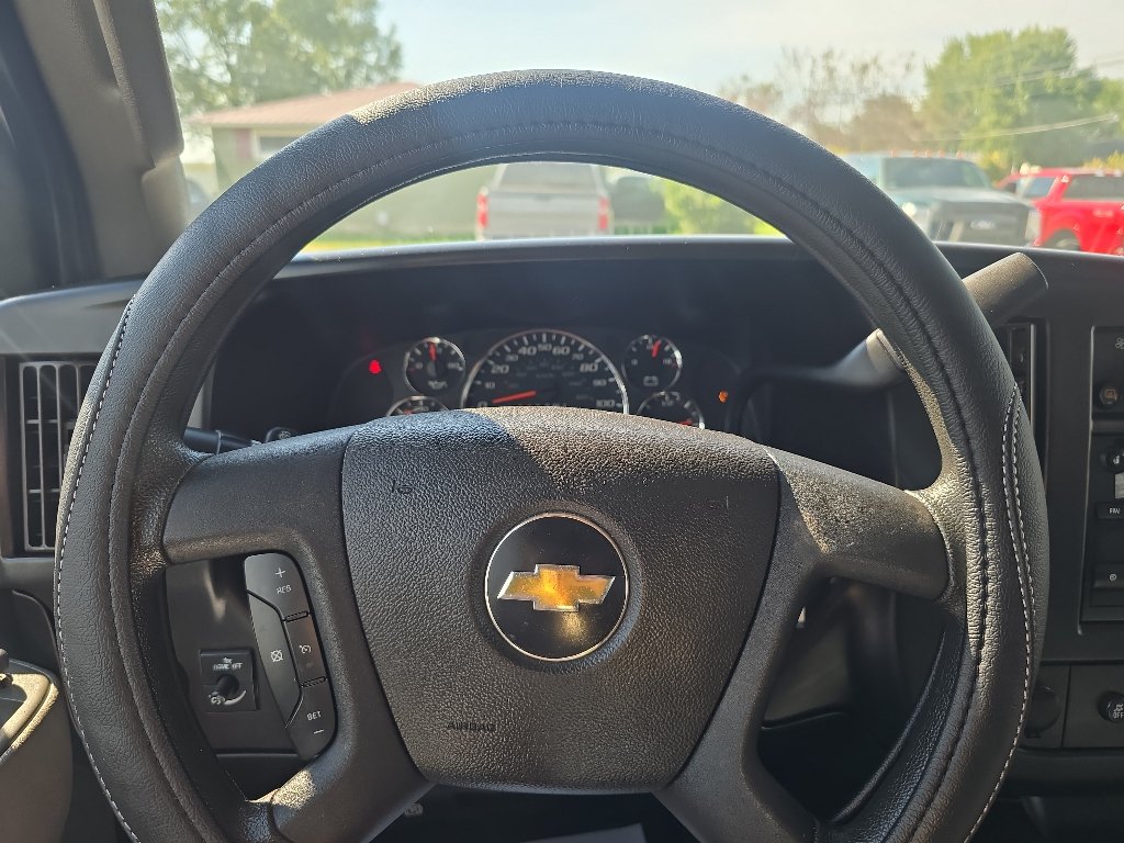 Used 2018 Chevrolet Express 2500 w/ Driver Convenience Package RWD image 21