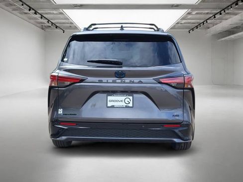 Used 2025 Toyota Sienna XSE w/ XSE Premium Package AWD/4WD image 5