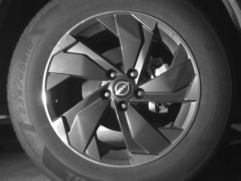 Used 2025 Nissan Rogue SV image 13