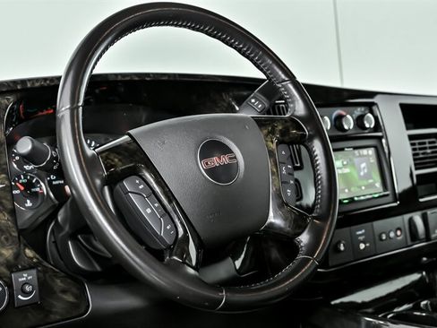 Used 2018 GMC Savana 2500 Extended w/ Enhanced Convenience Package RWD image 23