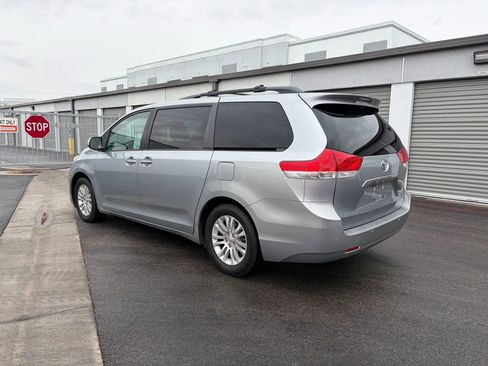 Used 2011 Toyota Sienna XLE image 4
