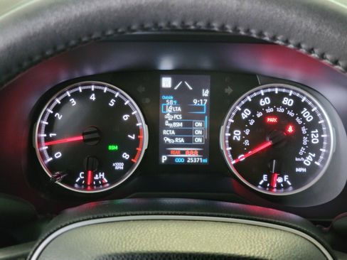 Used 2022 Toyota RAV4 XLE Premium image 22