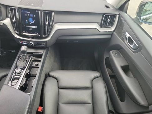 Used 2019 Volvo XC60 T6 Momentum w/ Multimedia Package image 18