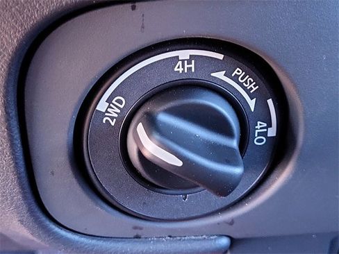 Certified 2025 Nissan Frontier PRO-4X image 18