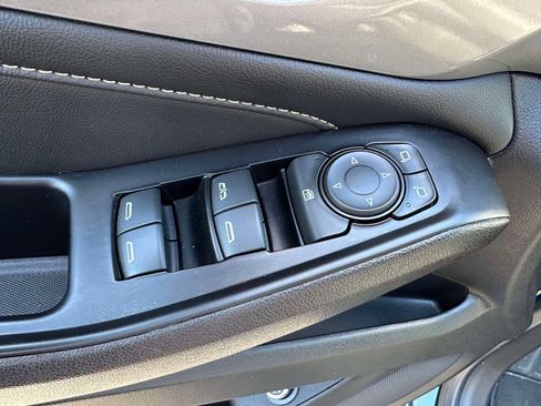 Used 2023 Chevrolet Traverse LT image 16