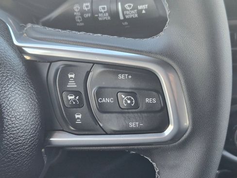 Used 2025 Jeep Wrangler Unlimited Sahara w/ Safety Group AWD/4WD image 31