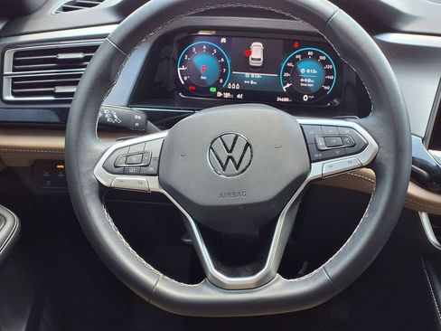 Used 2024 Volkswagen Atlas Cross Sport SE FWD image 21