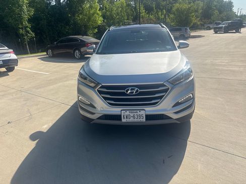 Used 2018 Hyundai Tucson Value w/ Cargo Package FWD image 2
