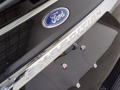 Used 2021 Ford Expedition Max XLT image 25