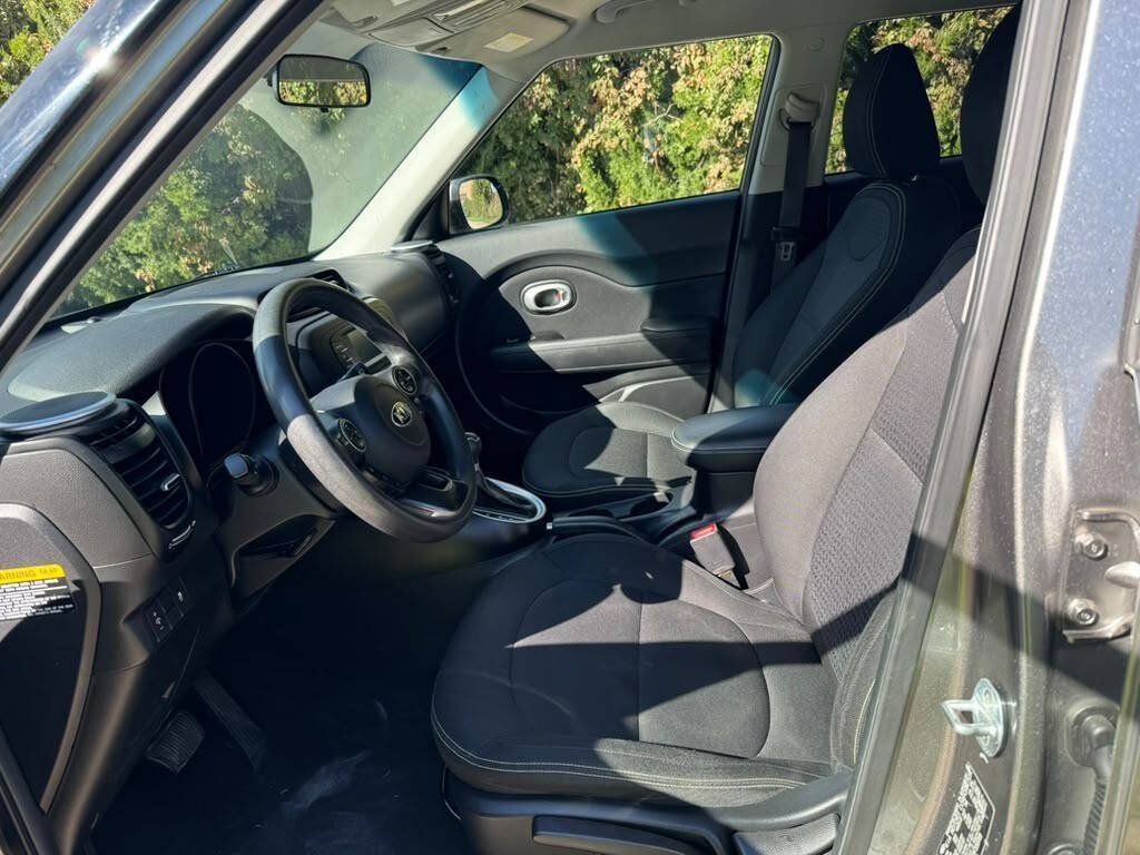 Used 2015 Kia Soul + FWD image 9