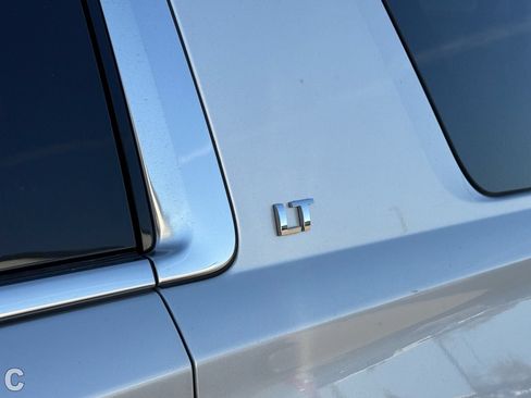 Used 2020 Chevrolet Suburban LT RWD image 9