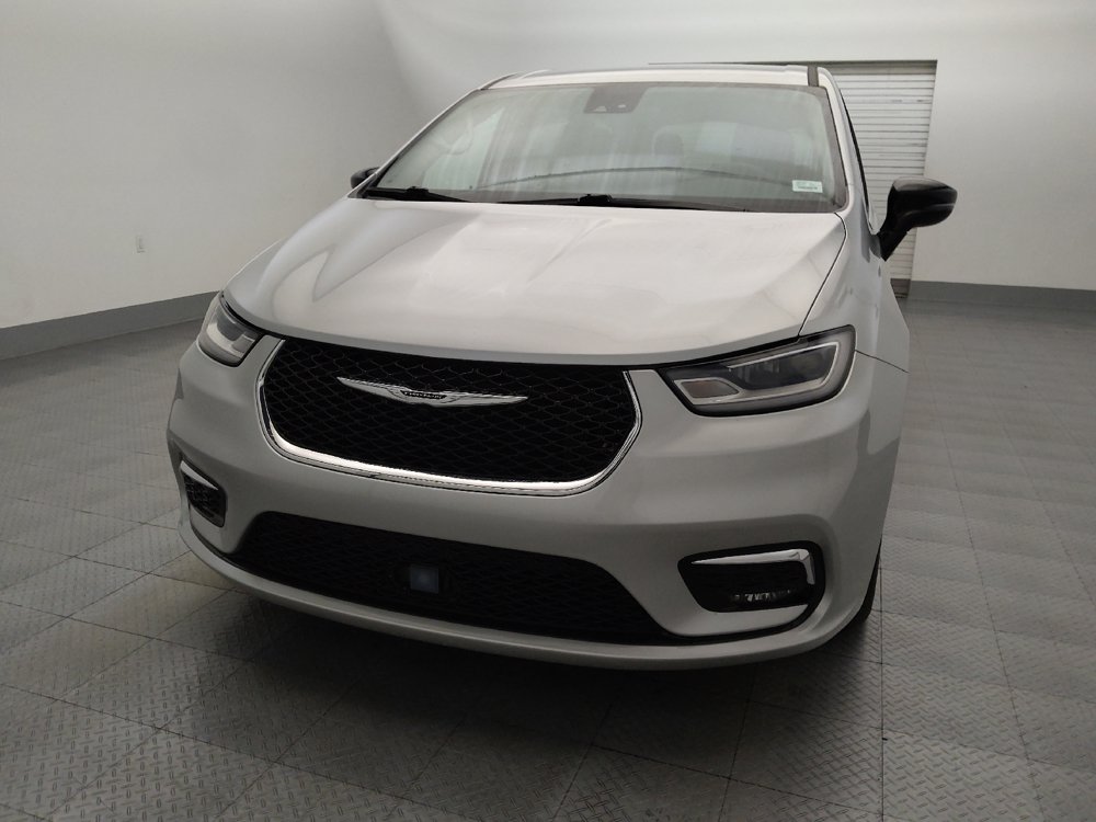 Used 2024 Chrysler Pacifica Touring-L FWD image 15