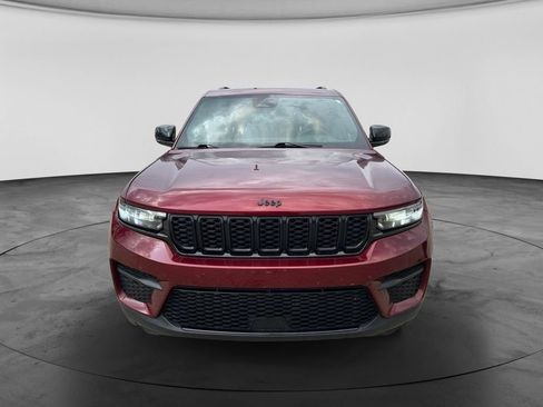Used 2024 Jeep Grand Cherokee Altitude AWD/4WD image 4