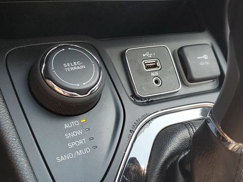 Used 2020 Jeep Cherokee Limited AWD/4WD image 30