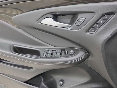 Used 2019 Buick Envision Essence FWD image 28
