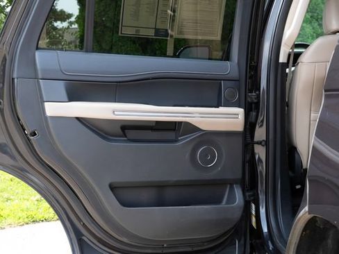Used 2024 Ford Expedition Limited AWD/4WD image 17